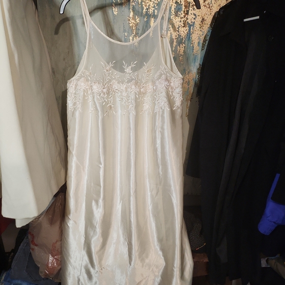 Vintage Dentelle Long Off White Embroidered Floral Slip Nightgown - Picture 8 of 13